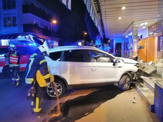 Verkehrsunfall auf der Sanderkreuzung 4