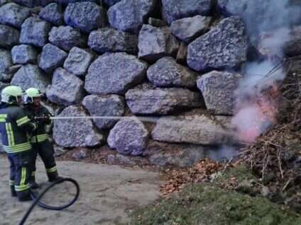 Feuerwehr Schruns Grünmüll beginnt zu brennen im Bauhof Schruns