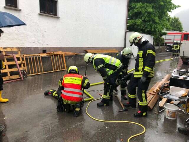 Kanalrohr durch starken Regenfall verklaust 4 4