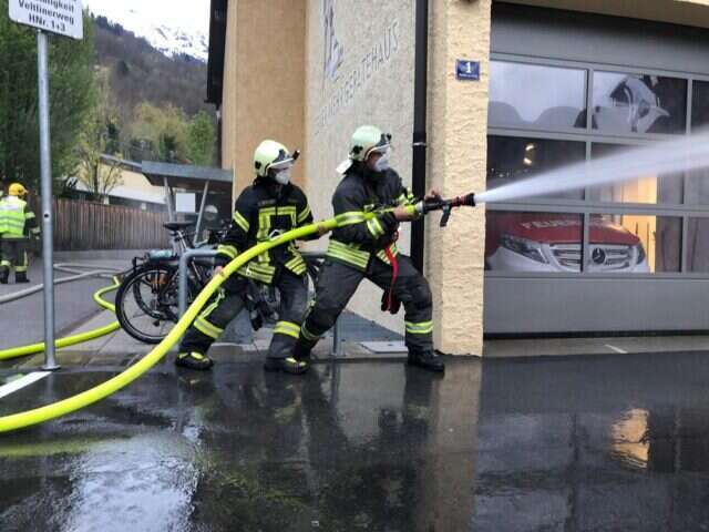 Probe Rauchentwicklung im Geraetehaus 2 3