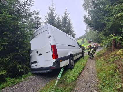 Feuerwehr Schruns Paketwagen von Strasse abgekommen 3