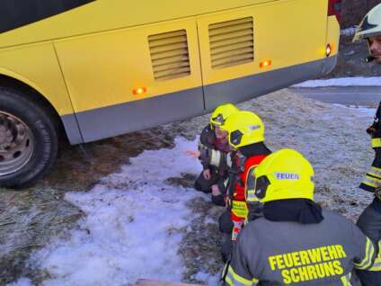 Feuerwehr Schruns Bus von Strasse abgekommen 2