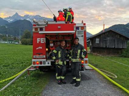 Probe Feldbrand mit Wasserwerfer