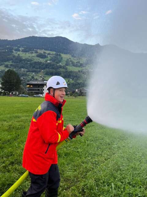 Probe Feldbrand mit Wasserwerfer