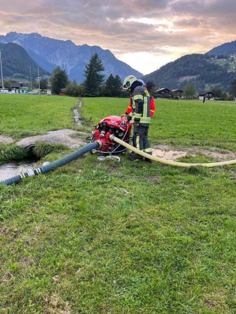 Probe Feldbrand mit Wasserwerfer